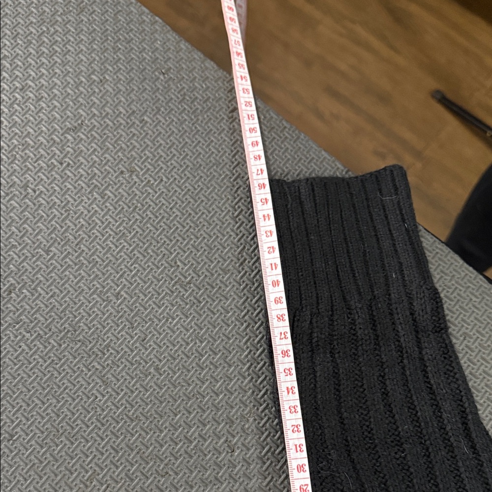 Cozy Black Cable Knit Turtleneck Sweater - Picture 5 of 7